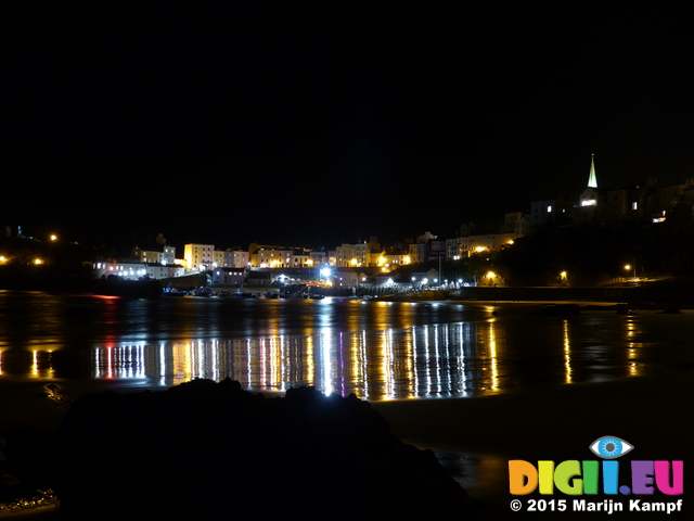 FZ021684 Tenby harbour at night